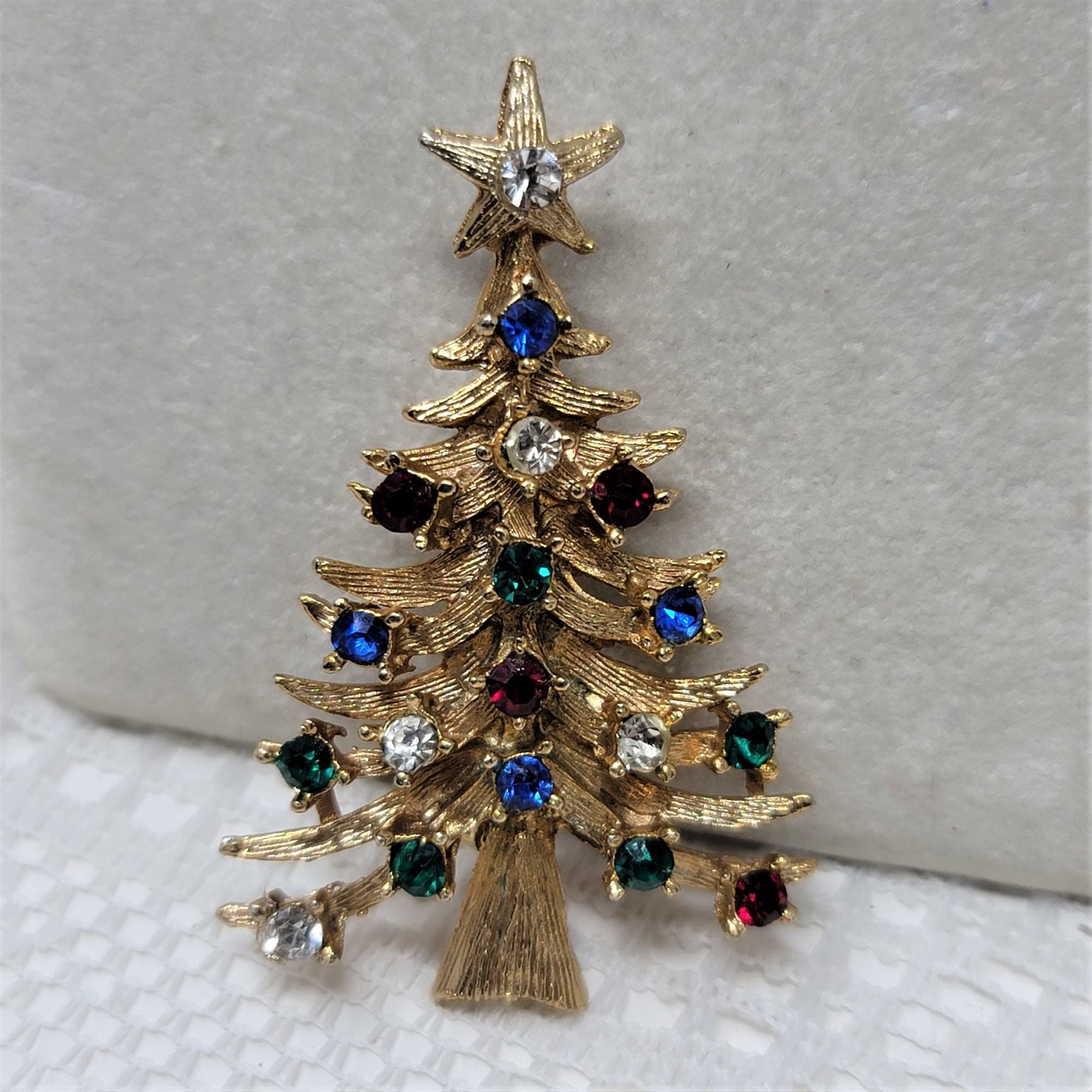 Vintage Christmas tree Brooch Signed LJM Goldtone