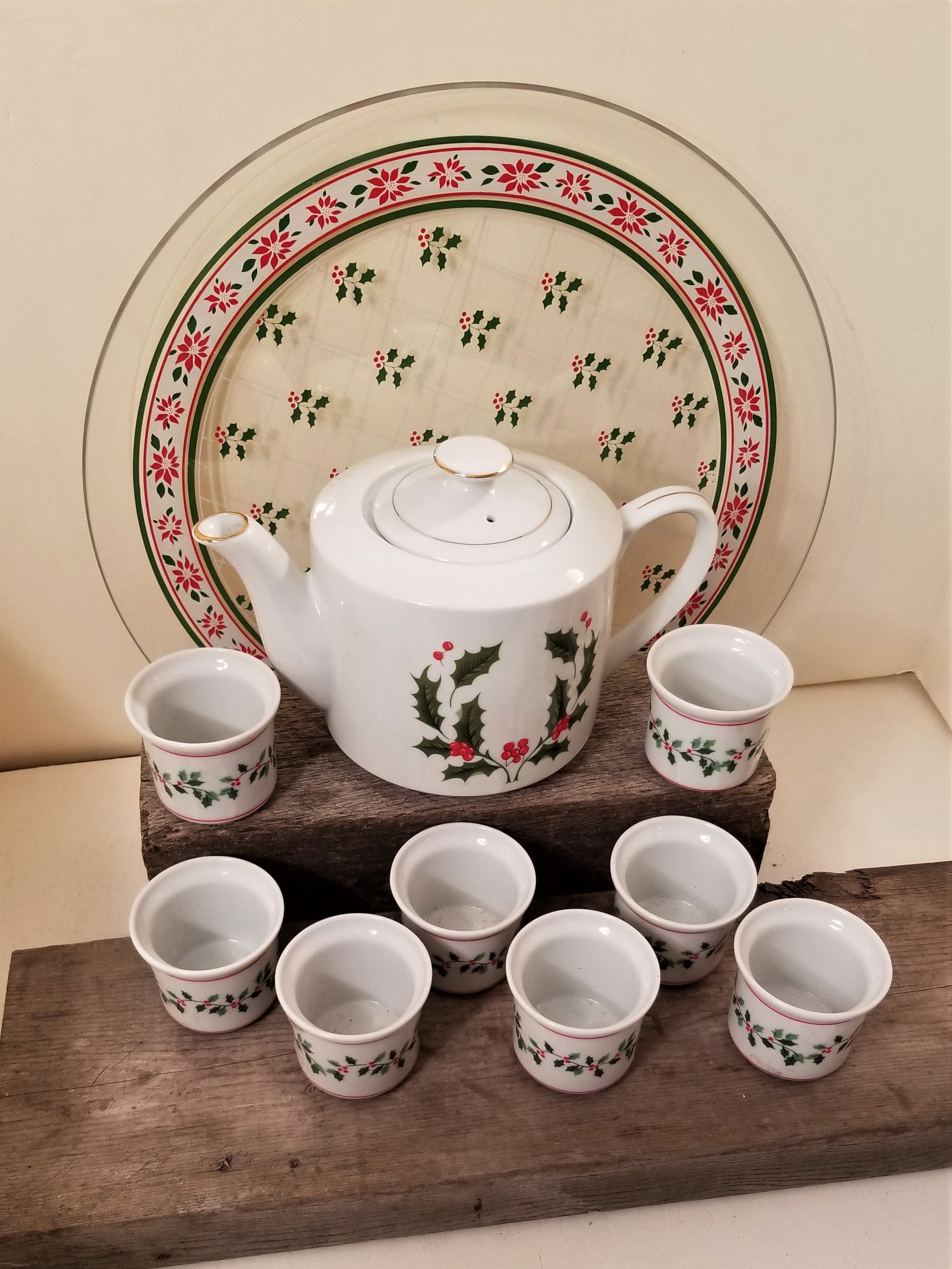 Vintage 10pc Tea Set Tea Pot 8 tea cups Glass Tray Made in Japan Holly leaf Christmas