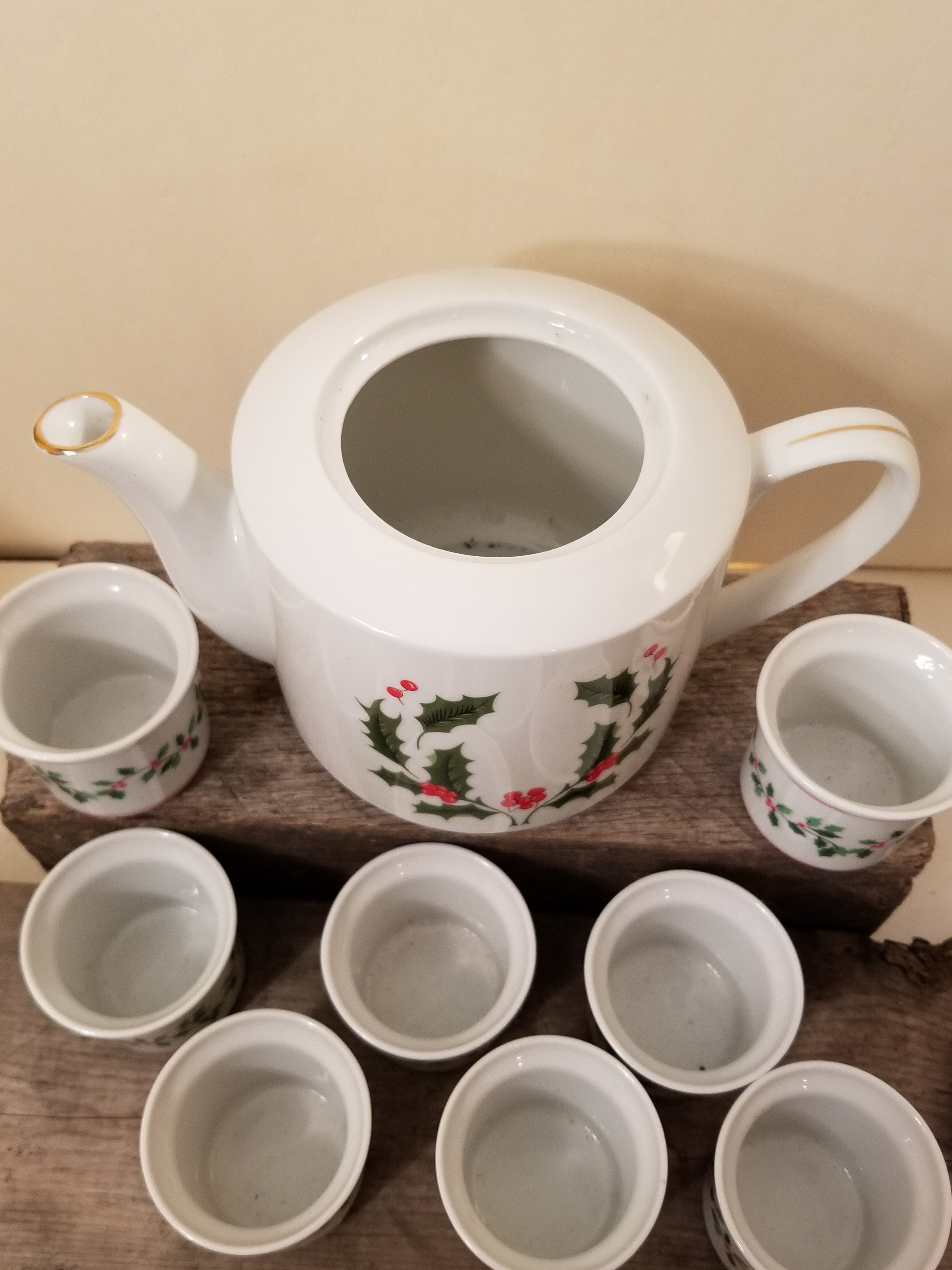 Vintage 10pc Tea Set Tea Pot 8 tea cups Glass Tray Made in Japan Holly leaf Christmas