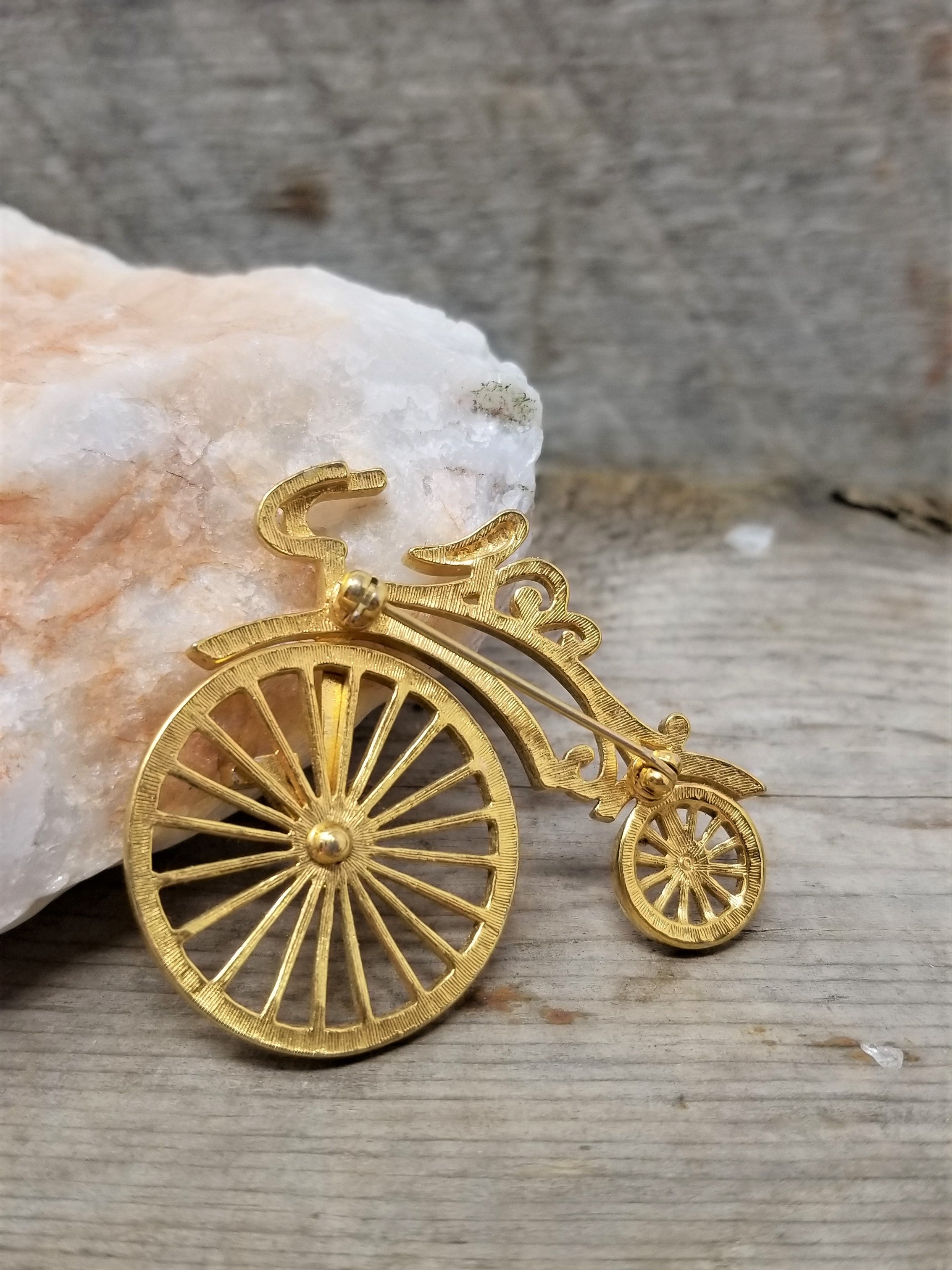 Vintage Old fashion Bicycle Pin with movable Wheel Gold