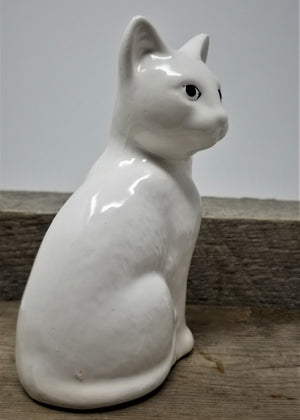 Pretty White Cat Figurine Vintage Farrell International