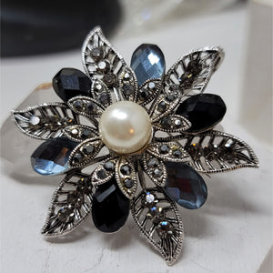 Vintage Rhinestone & Faux Pearl Brooch Pin  Star burst silvertone