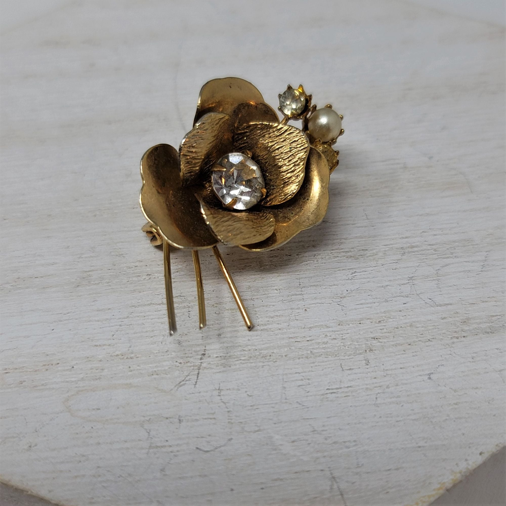 Delicate Vintage Flower Brooch Pin Rhinestone & Pearl