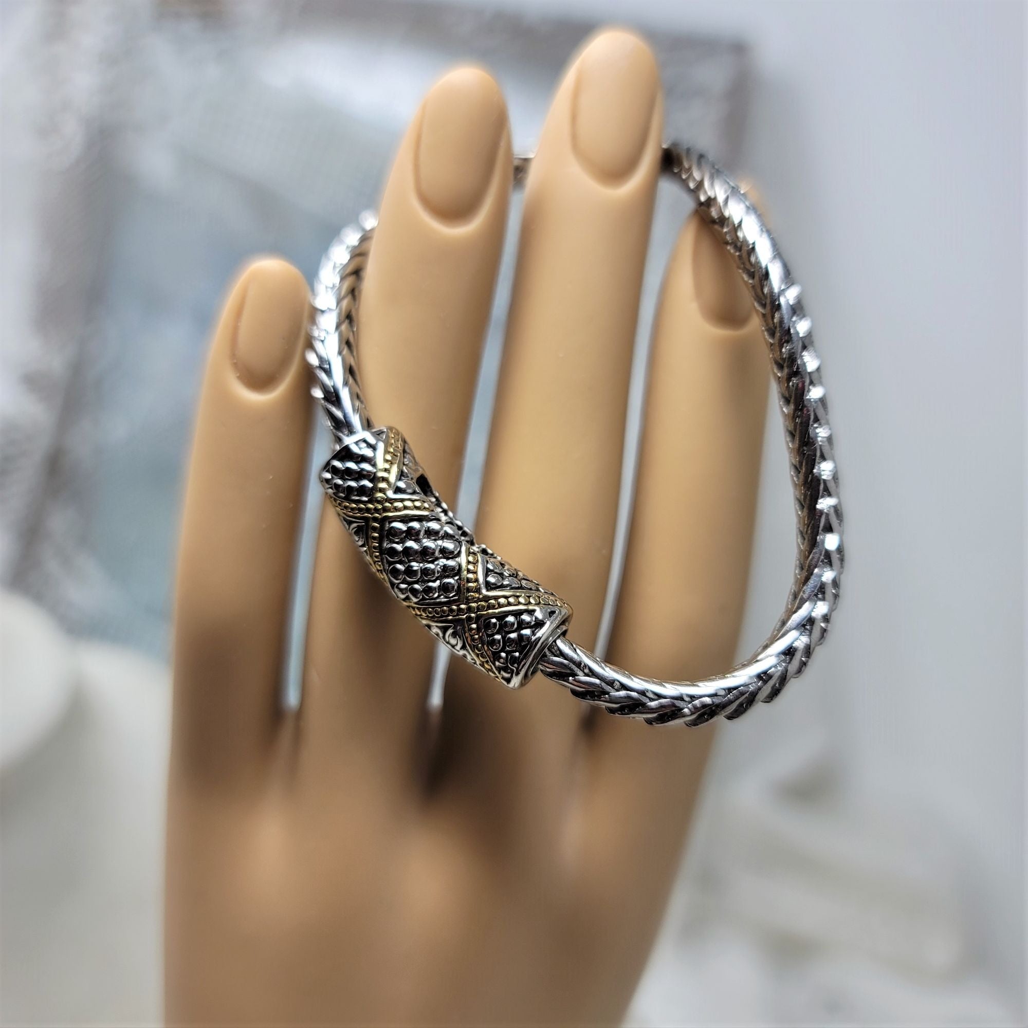 Elegant Silverstone Soft Chain Bracelet Magnetic Clasp