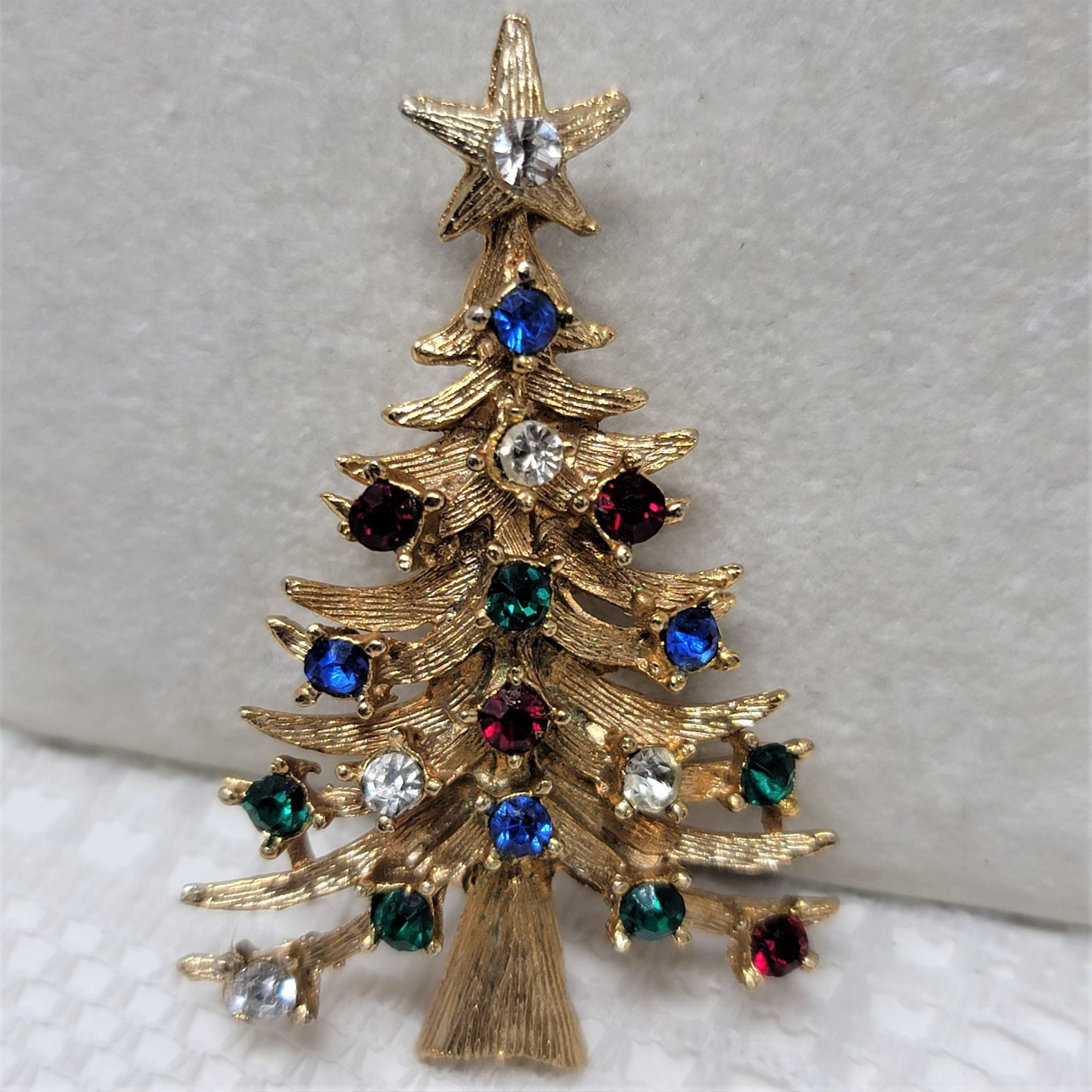 Vintage Christmas tree Brooch Signed LJM Goldtone