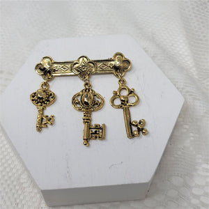 Triple Dangle Key Pin Brooch Goldtone