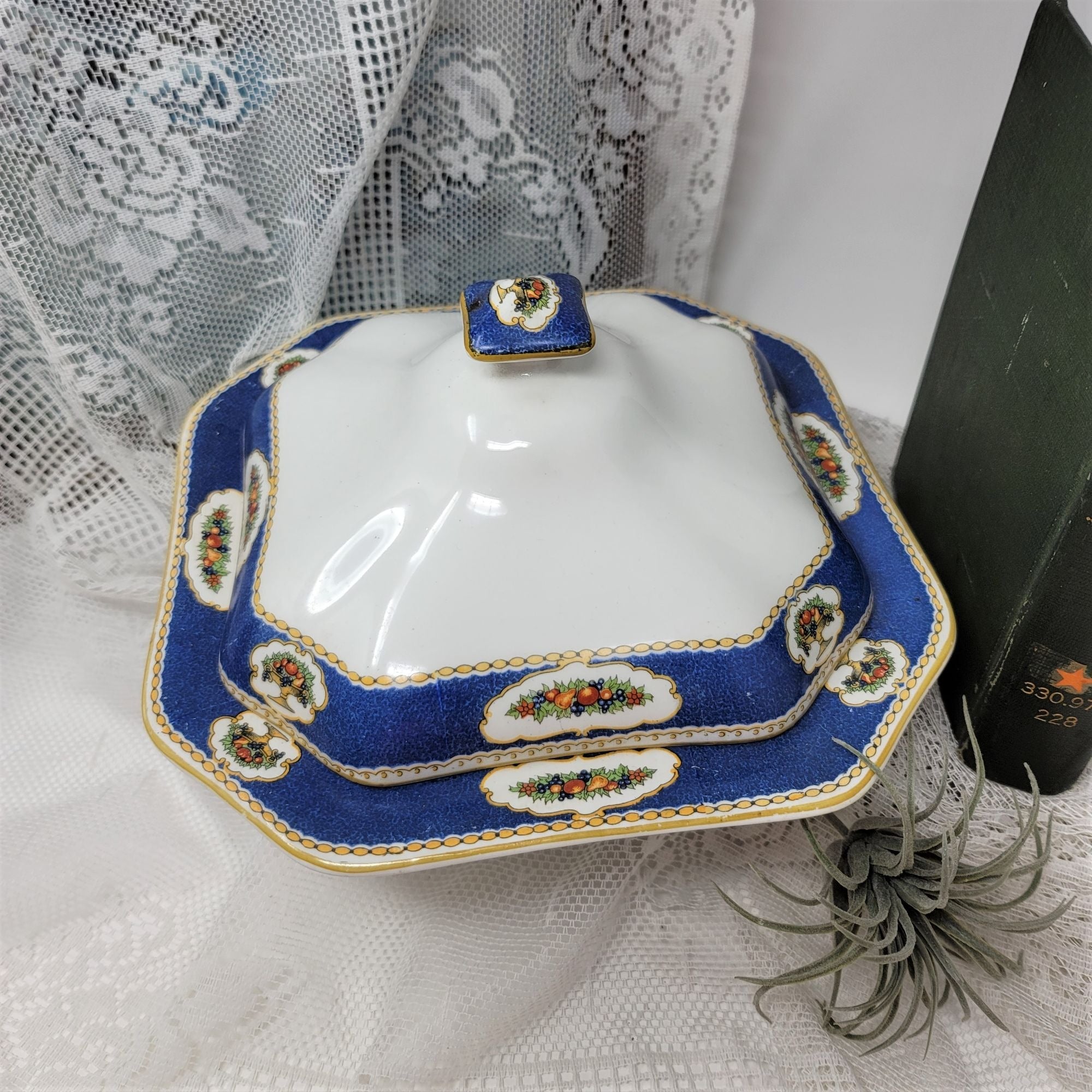 Wyott Son & Co Harvest #1613 Covered Dish
