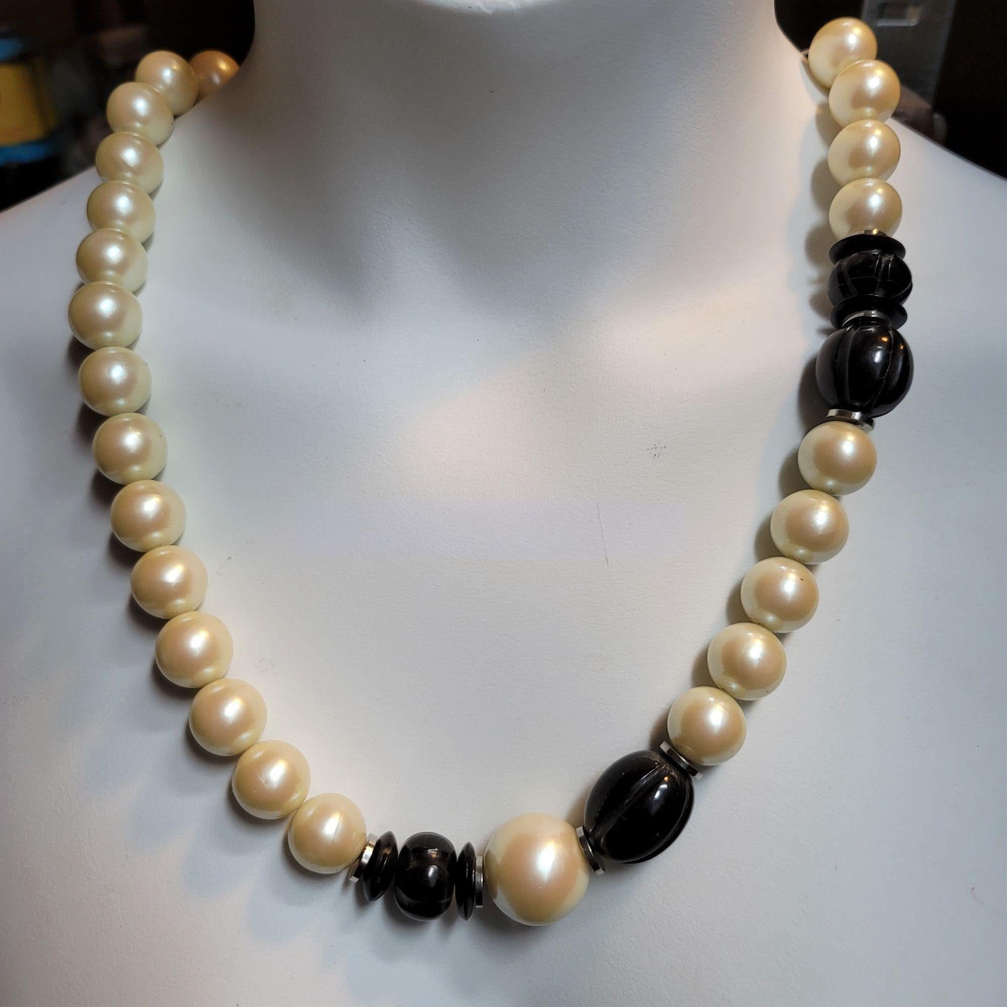 Jumbo Faux Pearl & Black Bead Necklace Hidden Clasp Chunky