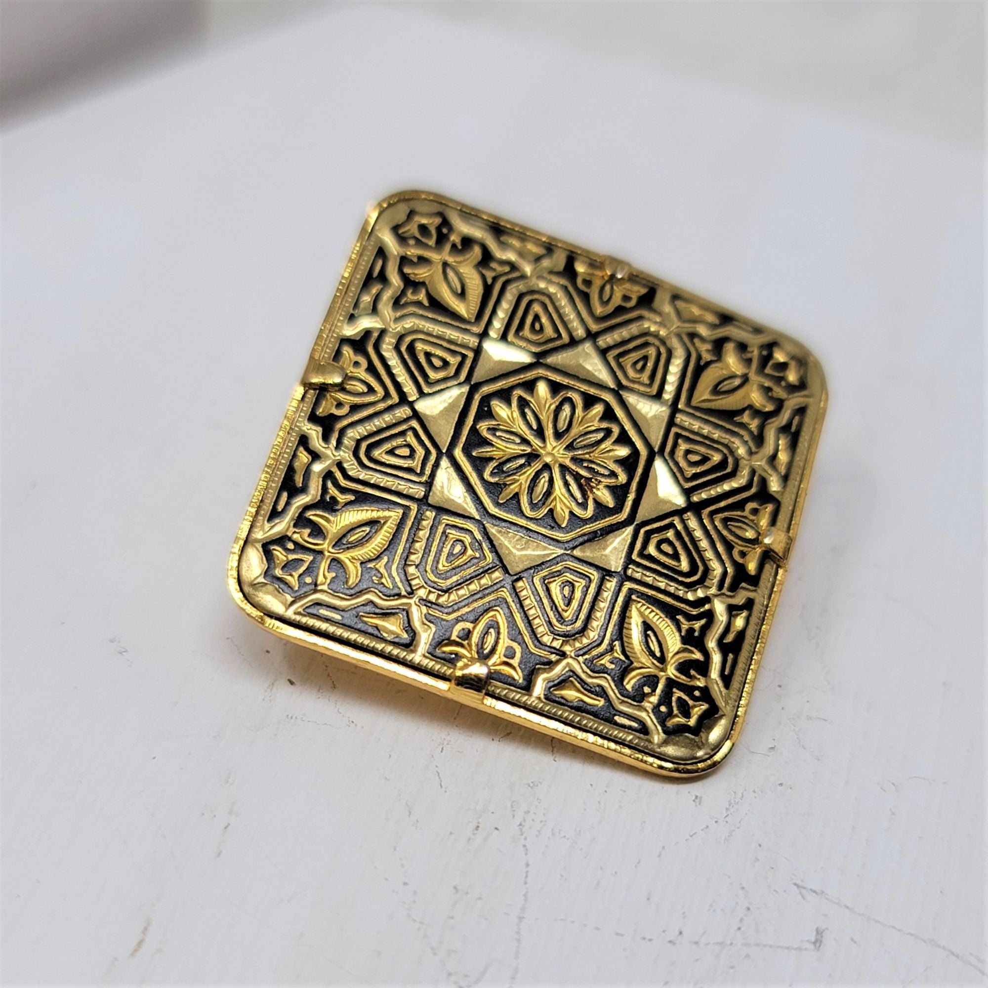 Vintage Gold tone Detailed Design Square Pin Brooch