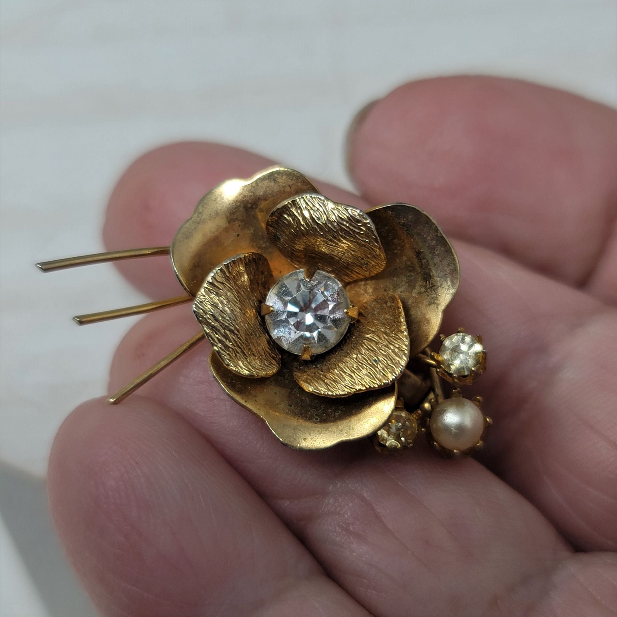 Delicate Vintage Flower Brooch Pin Rhinestone & Pearl