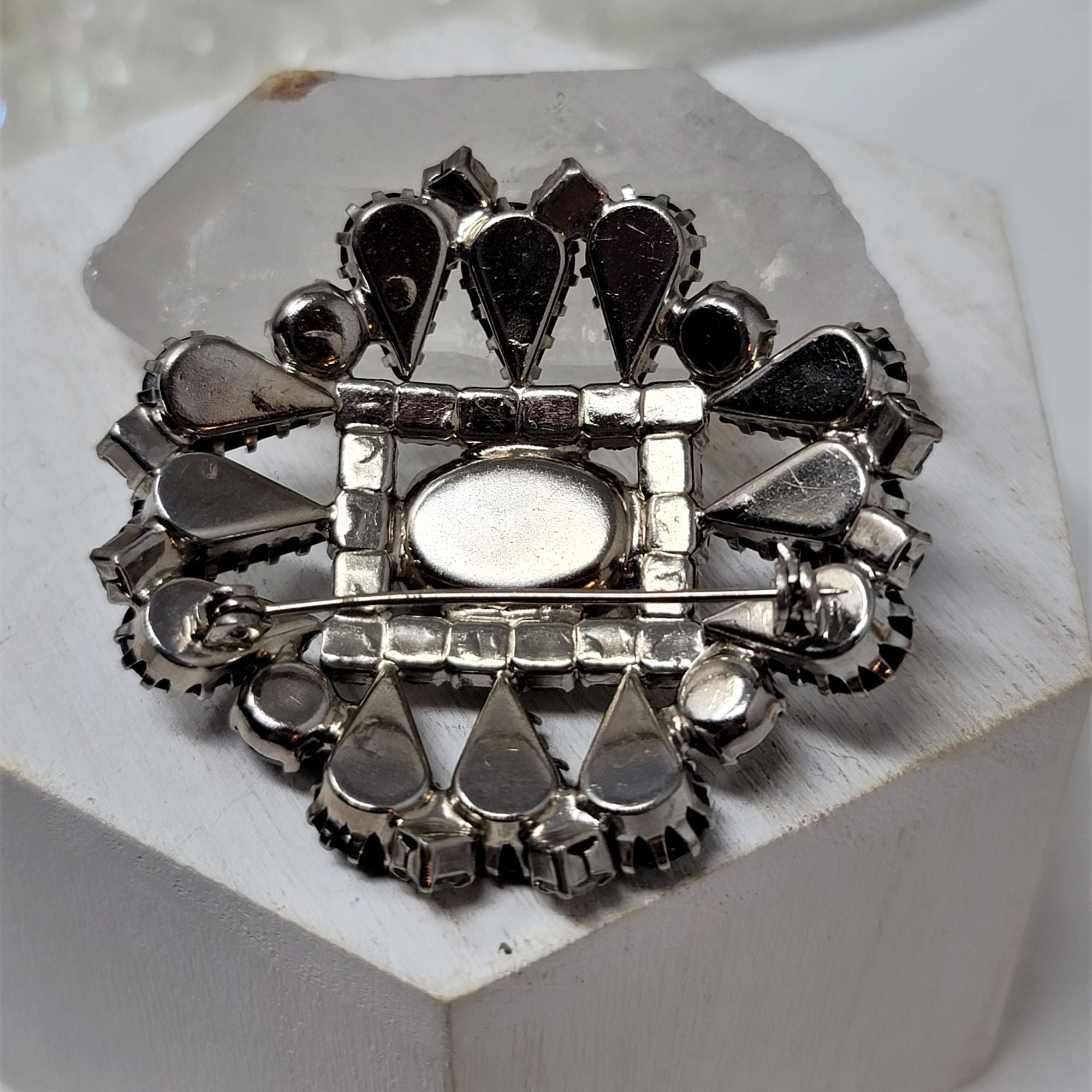 Stunning Rhinestone & Black Glass Brooch Pin Prong set Silvertone