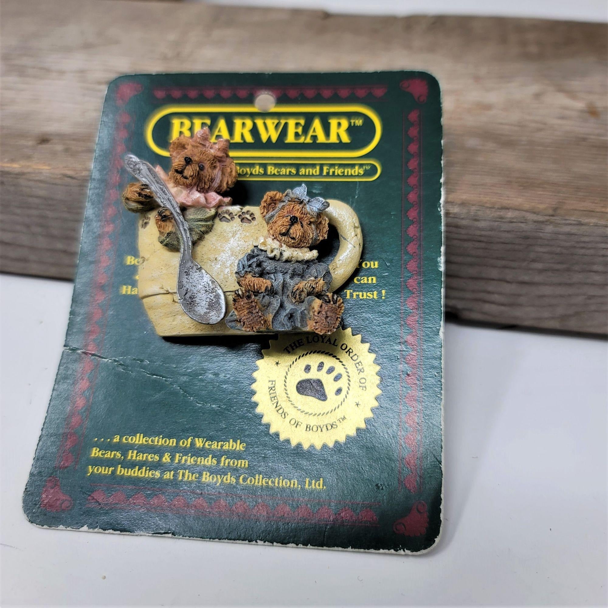 Boyds Bears and Friends Pin 1995 on Original Card