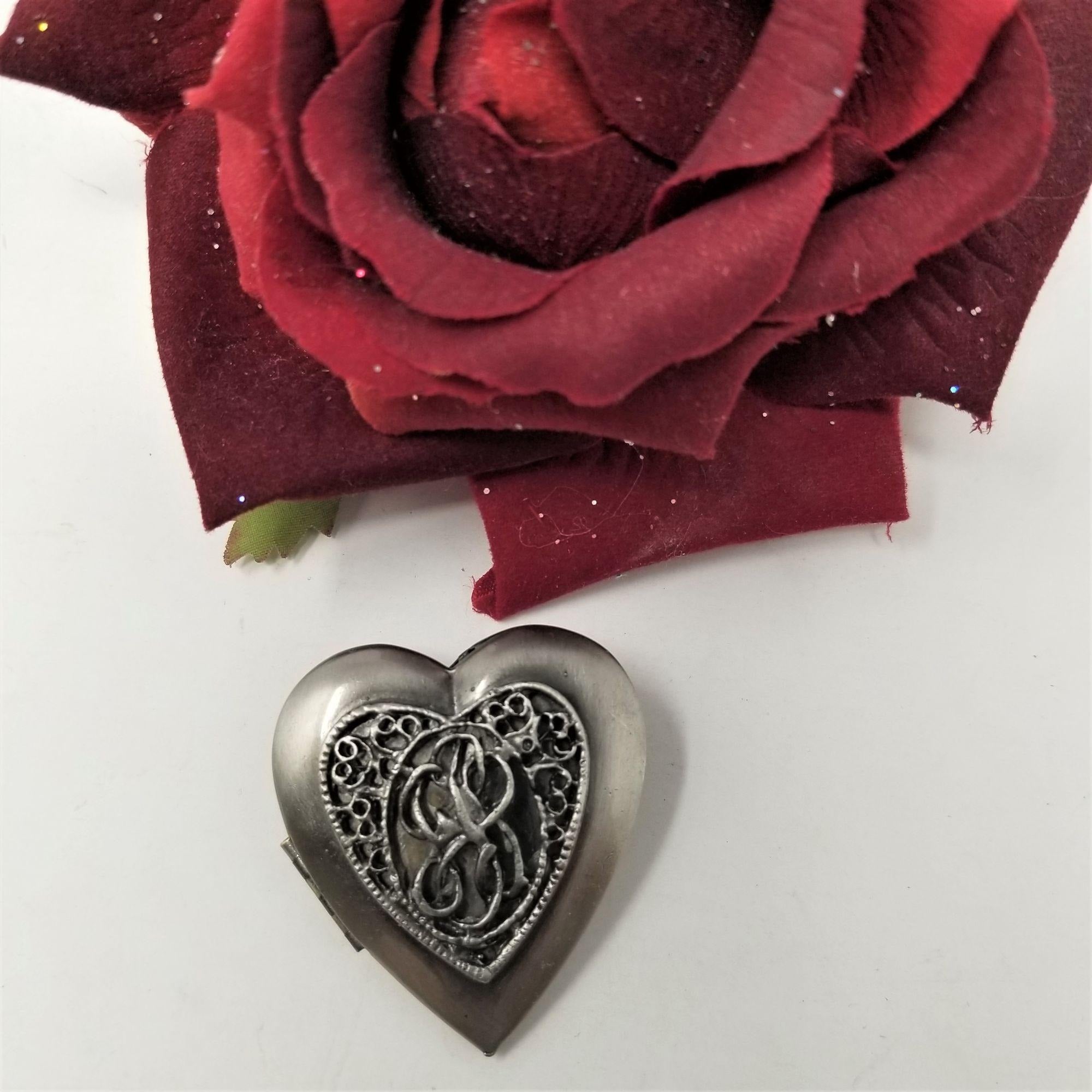 Vintage Silver Heart Locket Pin Papel