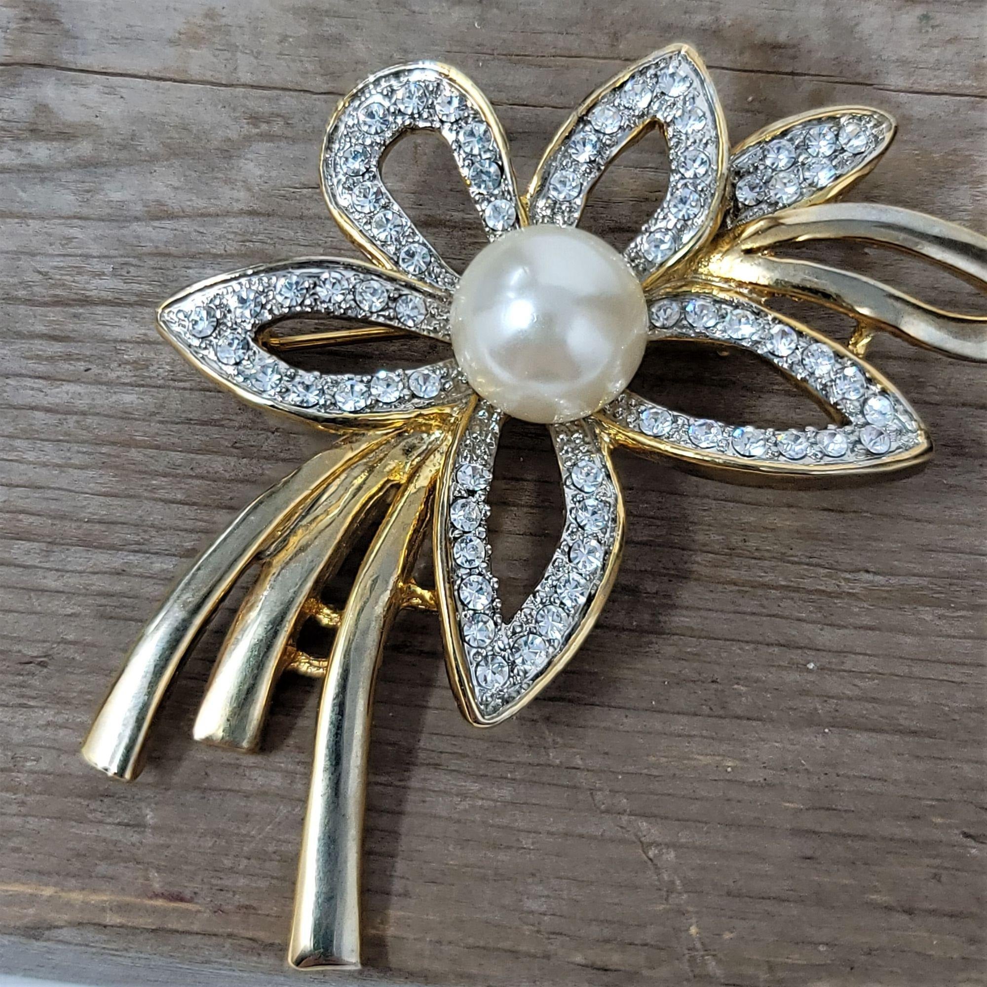 Vintage Rhinestone & Pearl Gold Flower Pin Brooch