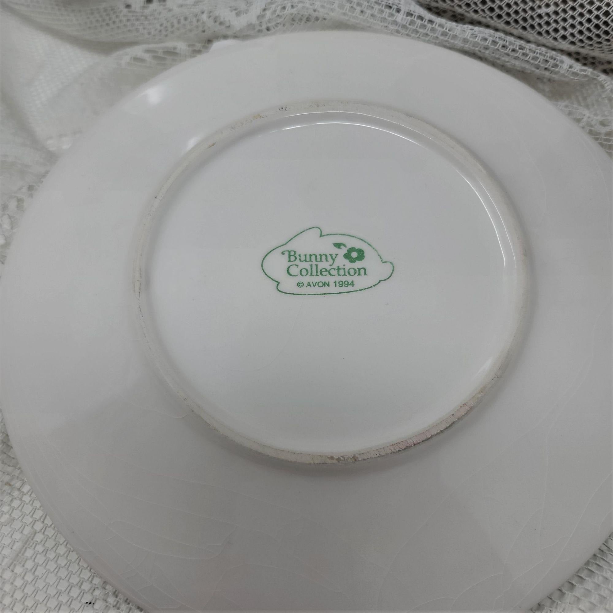 1994 Avon Fine Collectibles Bunny Plate with Box